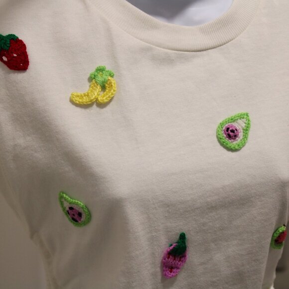 adorable embroidered crochet fruit top - Picture 2 of 5